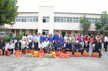 中秋佳節(jié)獻愛心，慰問老人情意濃