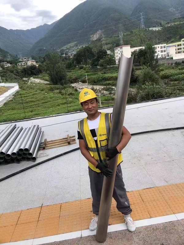 佛山市生產(chǎn)不銹鋼管廠(chǎng)家喜有沃助力高鐵站護(hù)欄