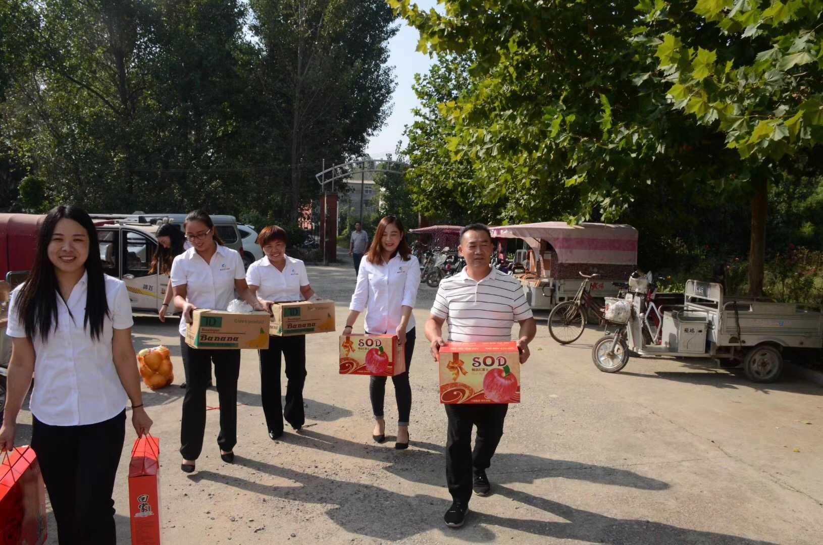 喜有沃不銹鋼管廠(chǎng)走進(jìn)敬老院