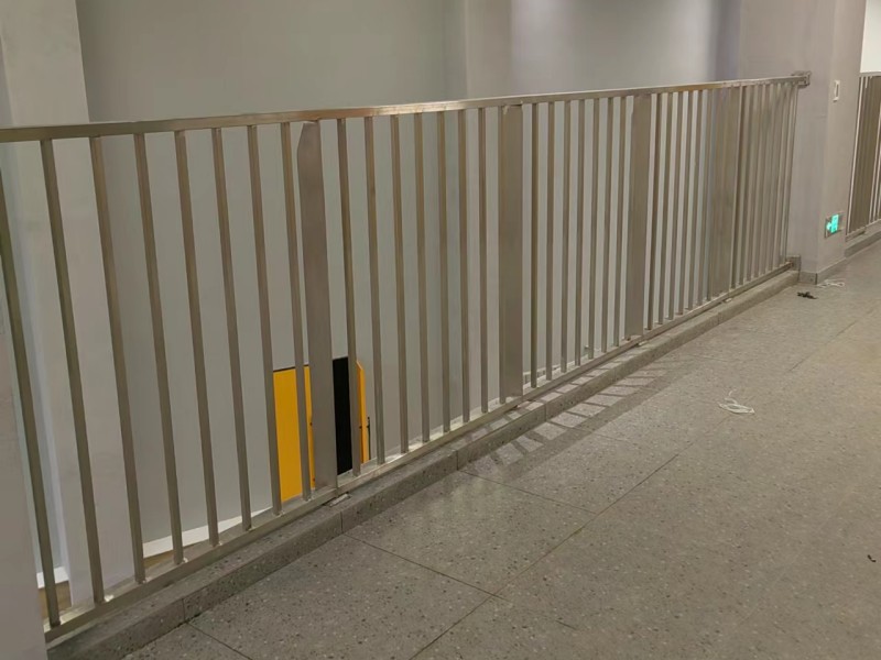 不銹裝飾管護(hù)欄